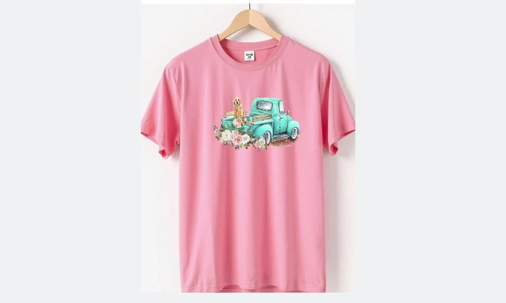 Golden retriever in the back of a truck t-shirt